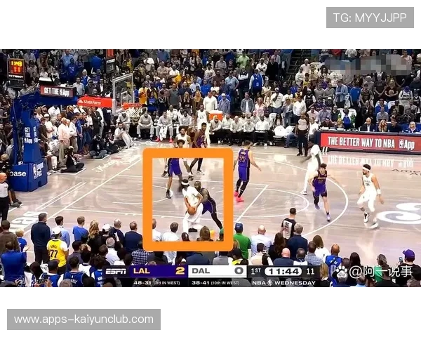 湖人浓眉篮下连拿六分强势接管对抗