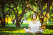 比赛日场馆内临时灯光故障应急广播与观众引导话术，舞台灯光应急预案